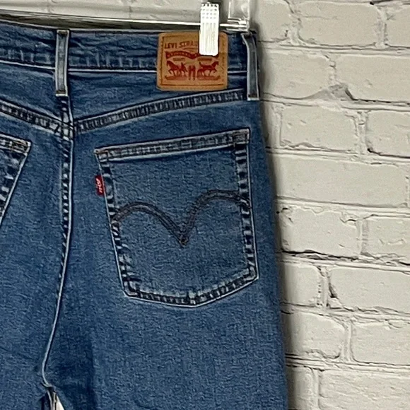 Levi Strauss Wedgie Classic Blue Straight Leg Women's Jeans - Picture 5 of 5